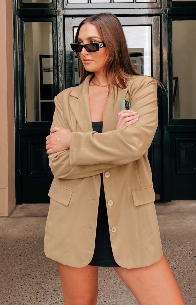 Logan Bej Oversized Blazer