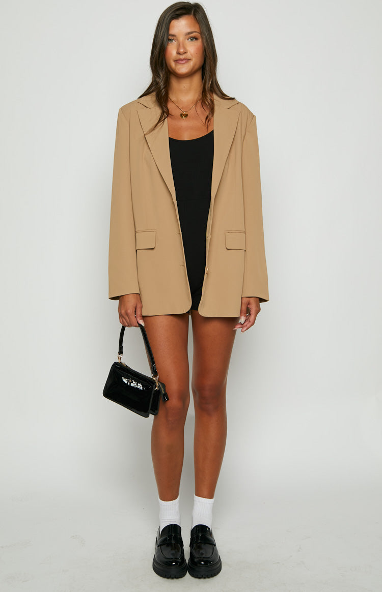 Logan Bej Oversized Blazer