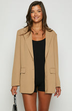 Logan Bej Oversized Blazer