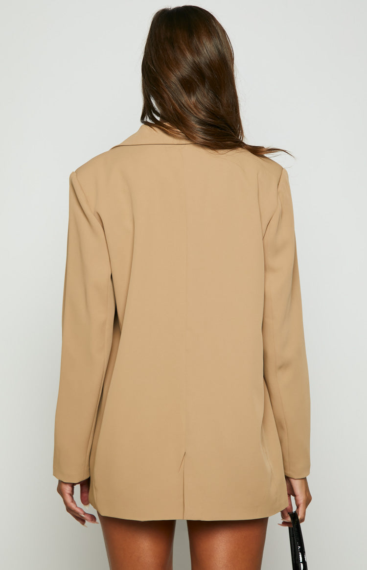 Logan Bej Oversized Blazer
