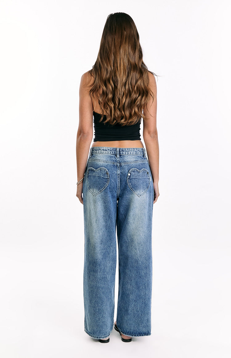 Aşıklar Yolu Orta Yıkama Denim Kalp Cep Rahat Jean