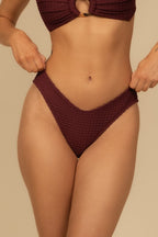 Bordo Kroşe Lulu (Zig-Zag Dikiş) Bikini Altı