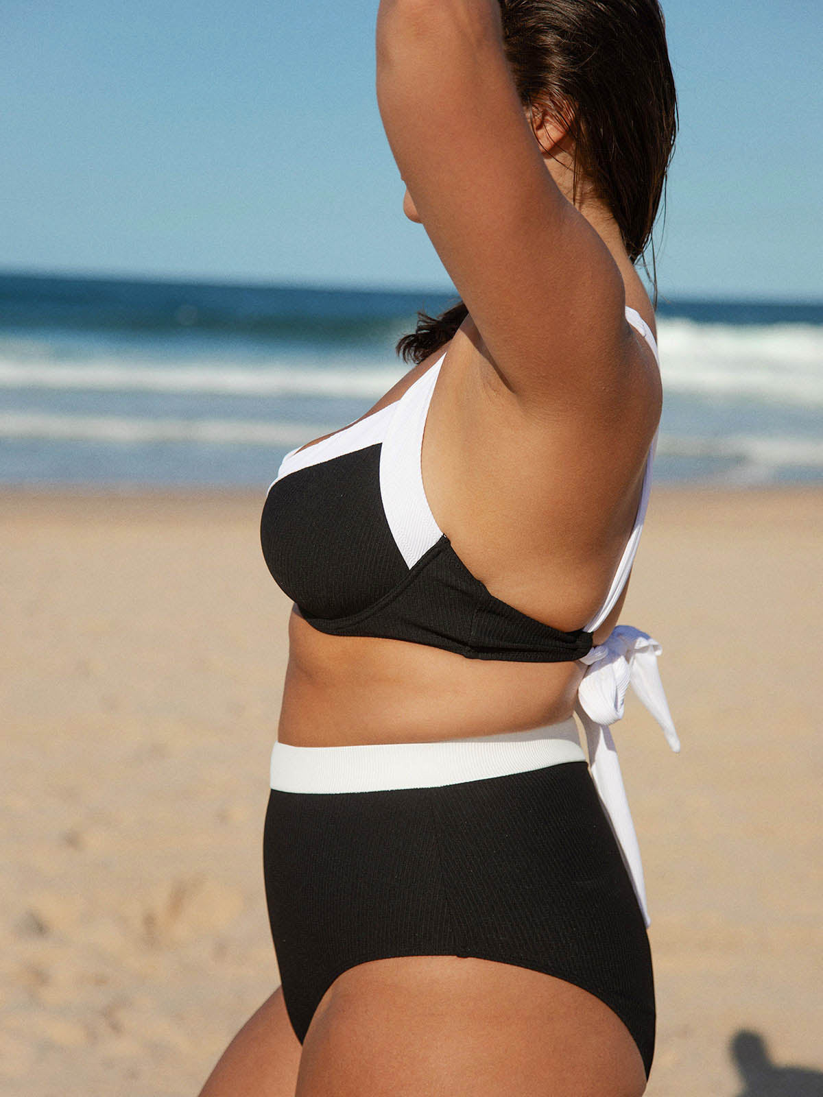 Şık Siyah Büyük Beden Bikini Üstü - Kontrast Şerit Detaylı