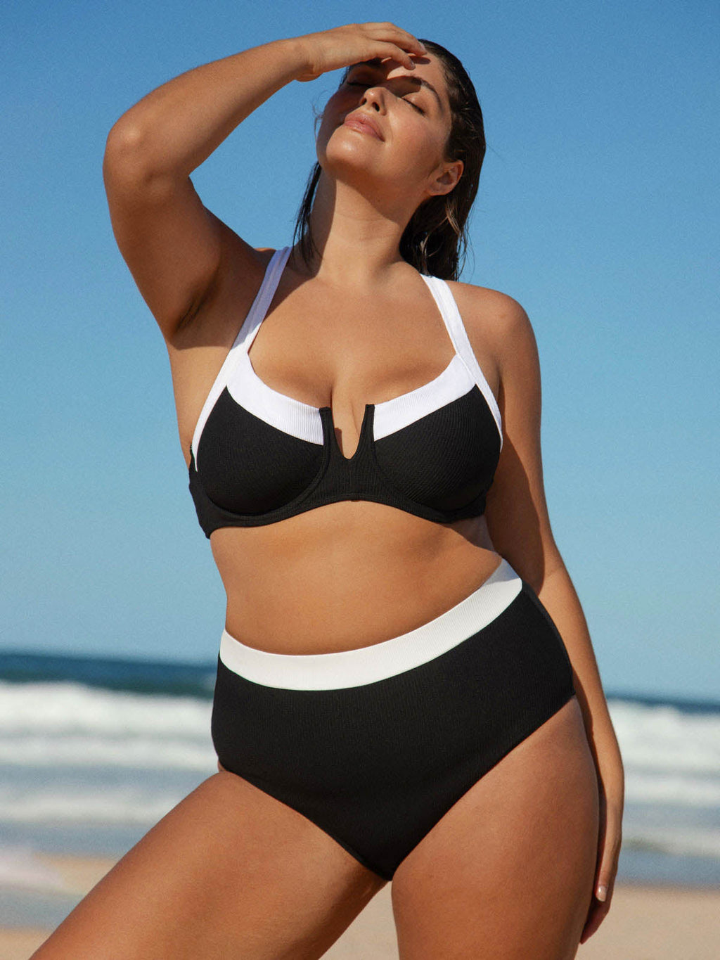 Şık Siyah Büyük Beden Bikini Üstü - Kontrast Şerit Detaylı