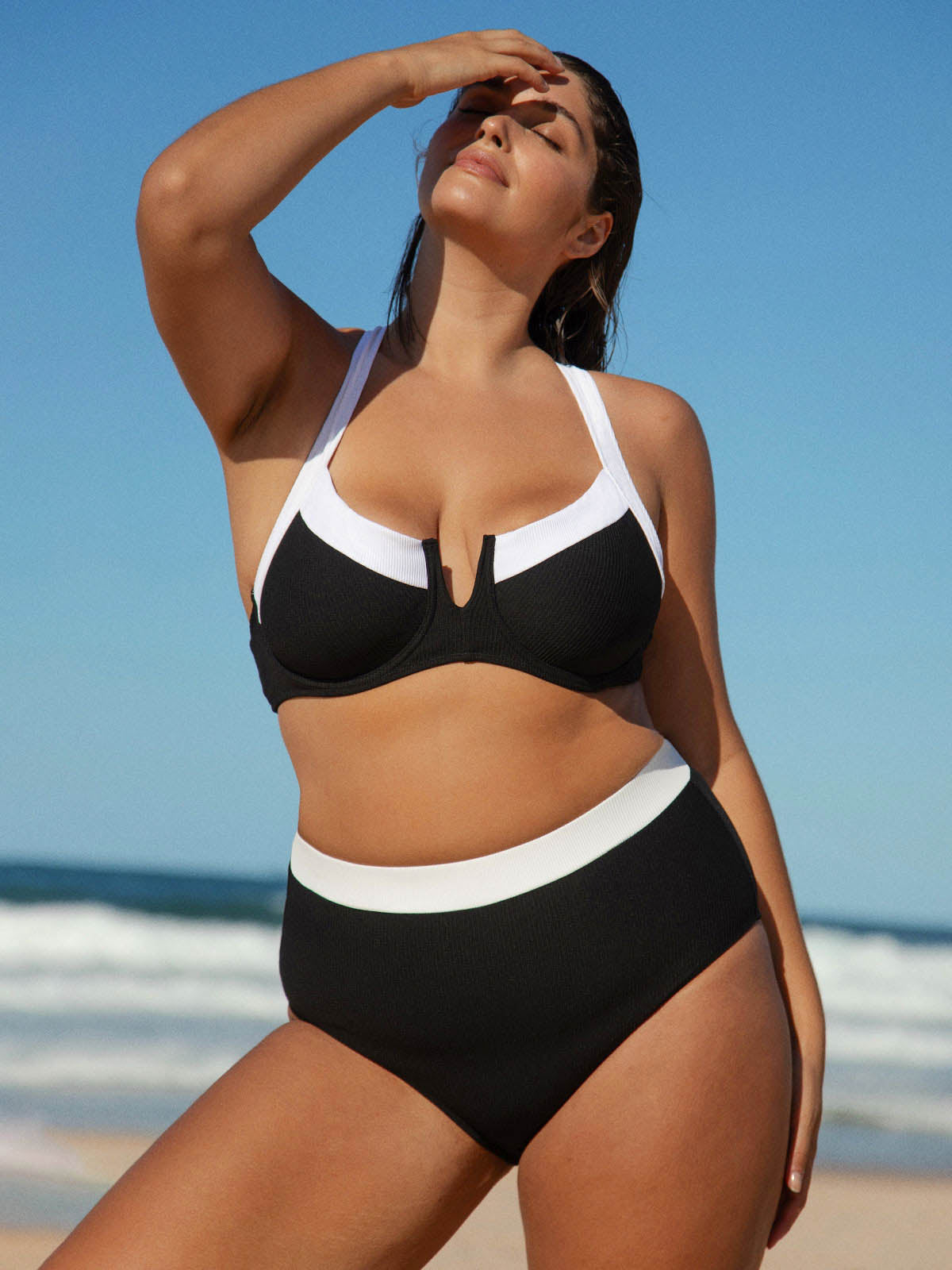 Şık Siyah Büyük Beden Bikini Üstü - Kontrast Şerit Detaylı