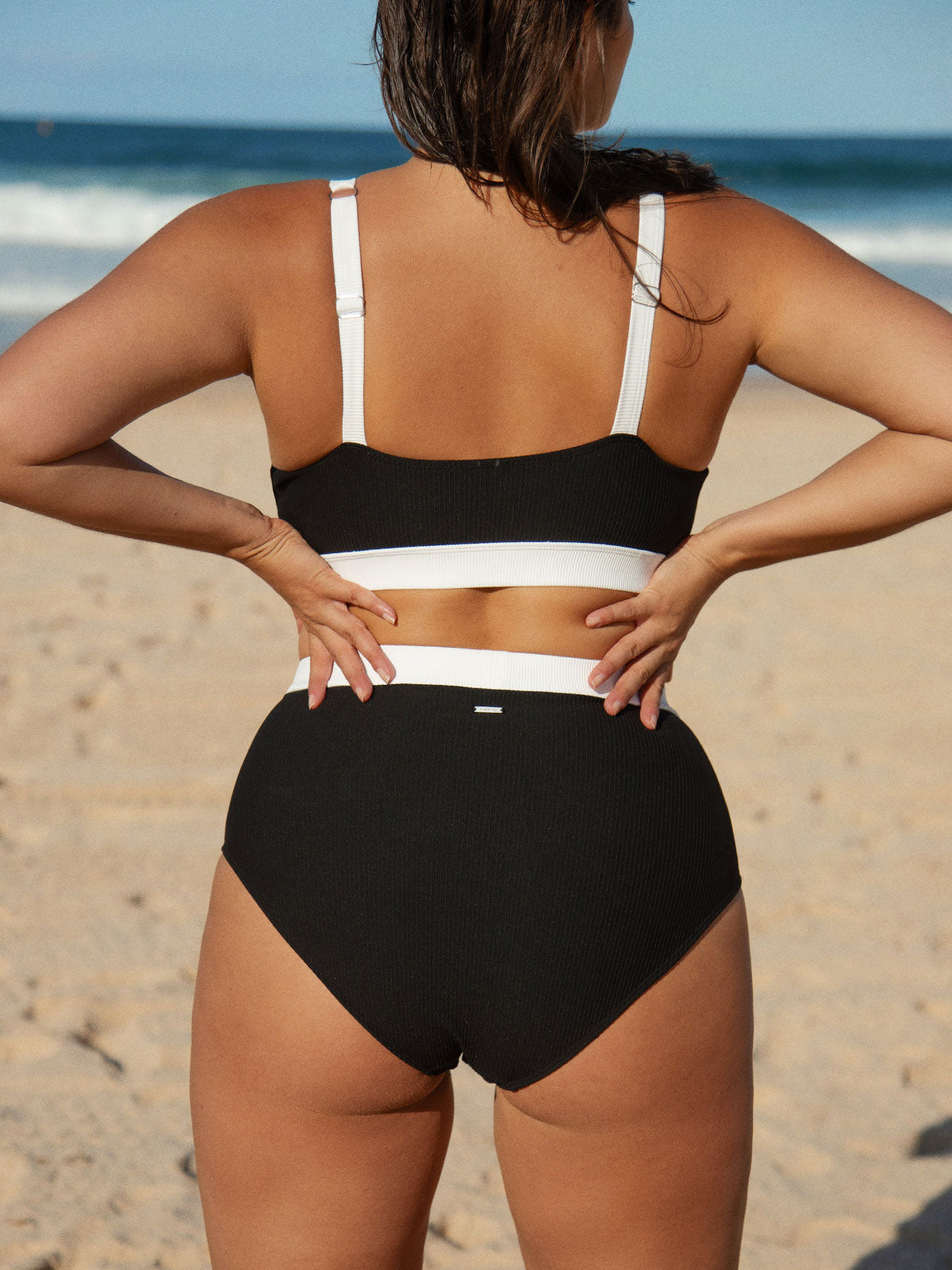 Şık Kontrast Kenar Detaylı Büyük Beden Bikini Üstü