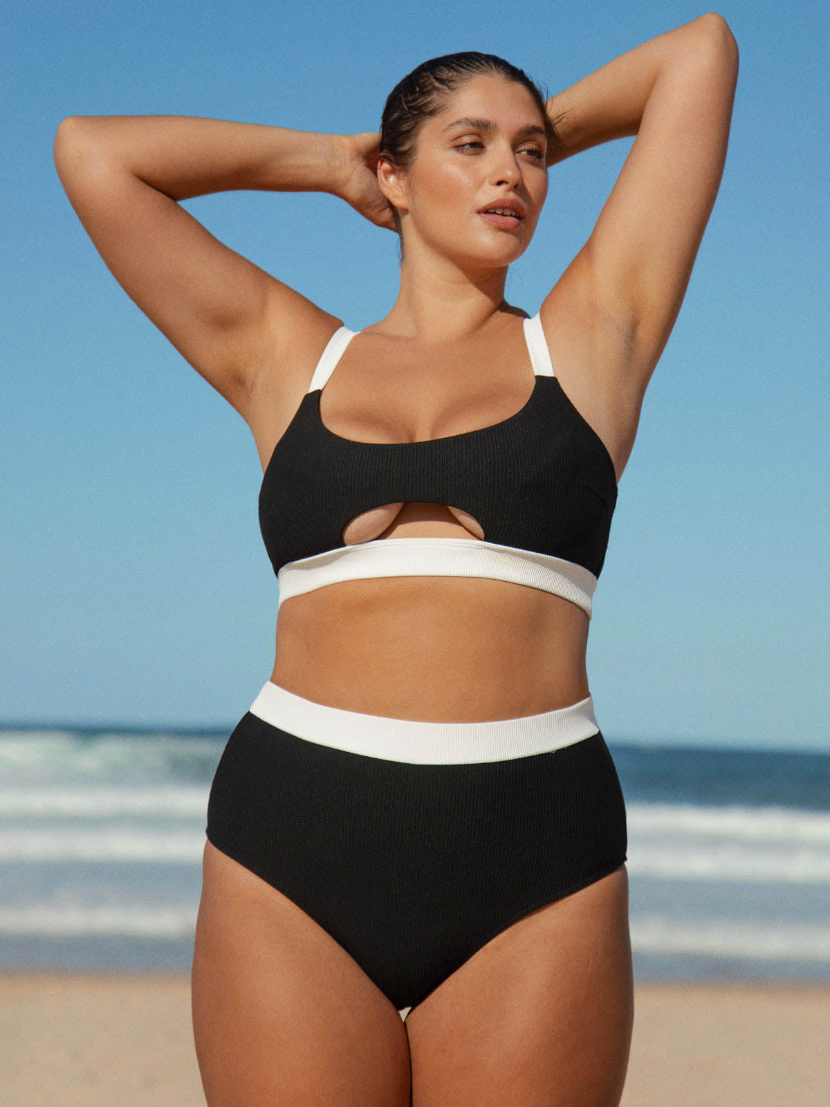 Şık Kontrast Kenar Detaylı Büyük Beden Bikini Üstü