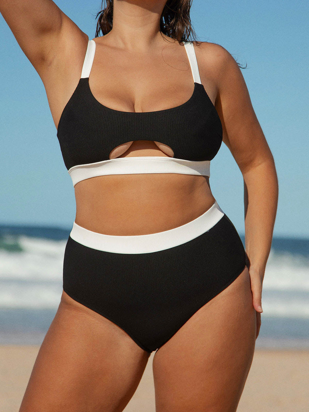 Şık Kontrast Kenar Detaylı Büyük Beden Bikini Üstü
