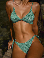 İki Yüzlü Geometrik Desenli Düğüm Bikini Üstü