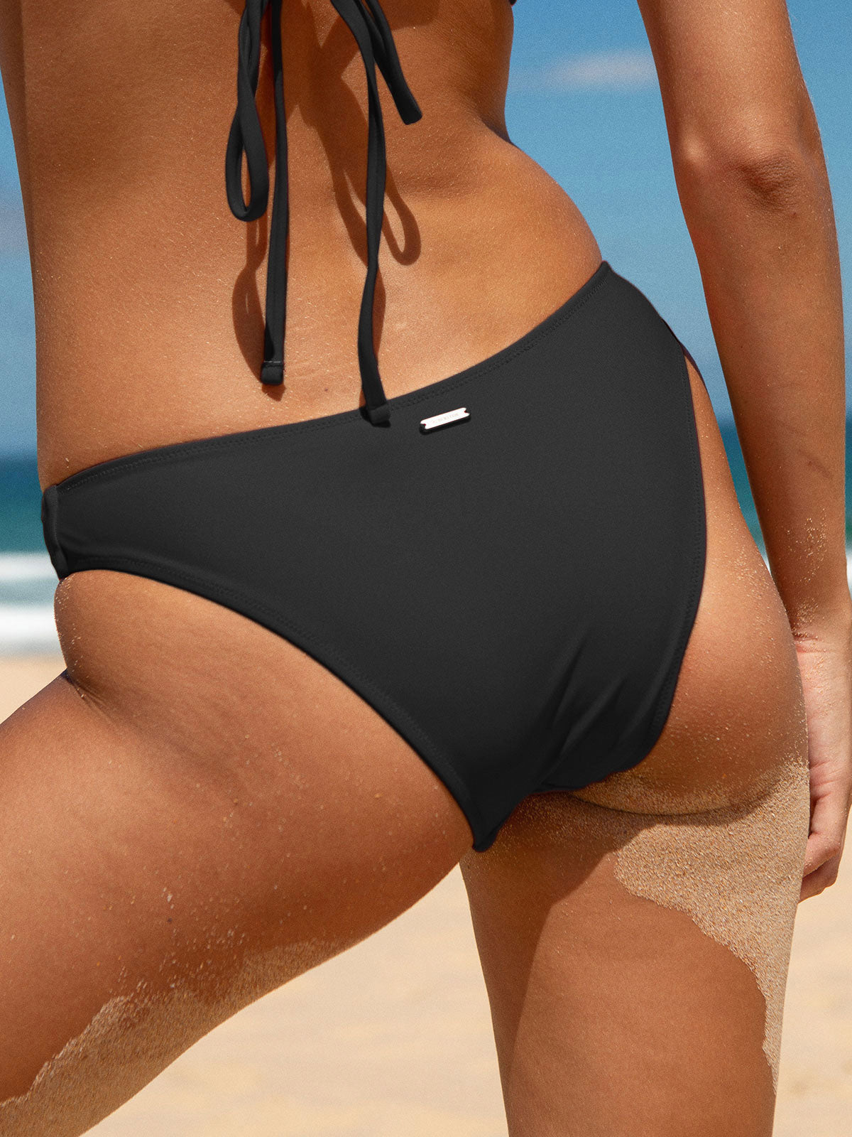 ECONYL® Siyah Şık Düşük Bel Bikini Altı - Sürdürülebilir Moda