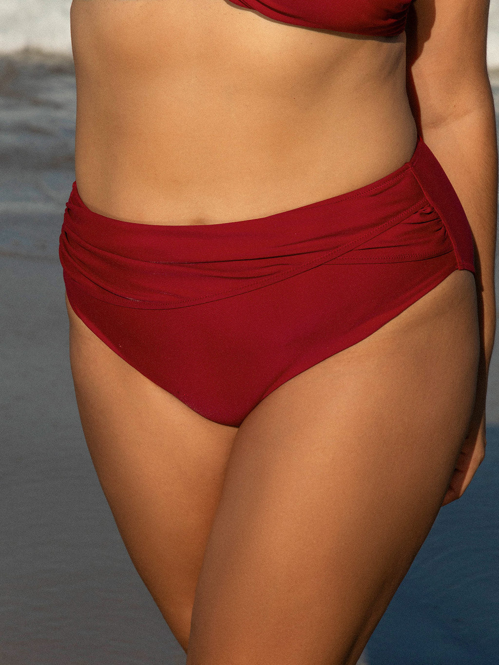 Rüzgarlı Kırmızı Büyük Beden Bikini Altı - Şıklık ve Rahatlık