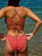 Şık Kırmızı Jakarlı Bikini Üstü - Yaz Modası