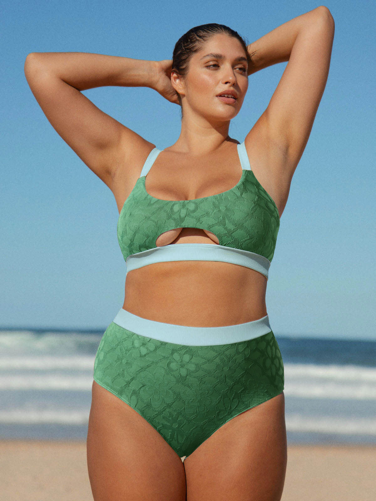 Şık Koyu Yeşil Büyük Beden Bikini Üstü - Kontrast Kenar Detayı
