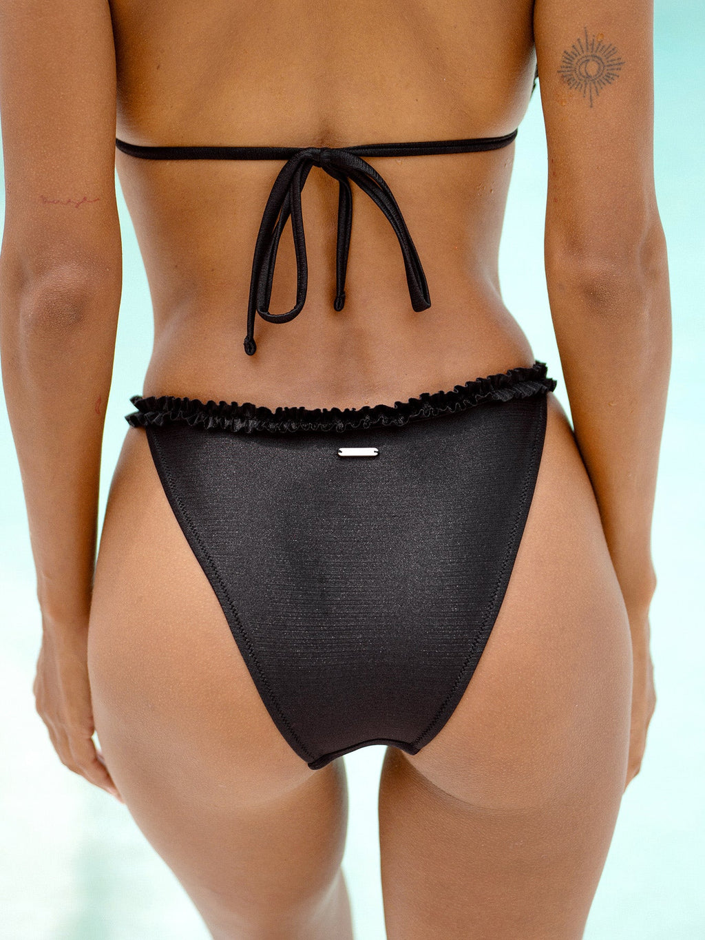 Şık Siyah Volanlı Bikini Altı - Yaz Plaj Modası