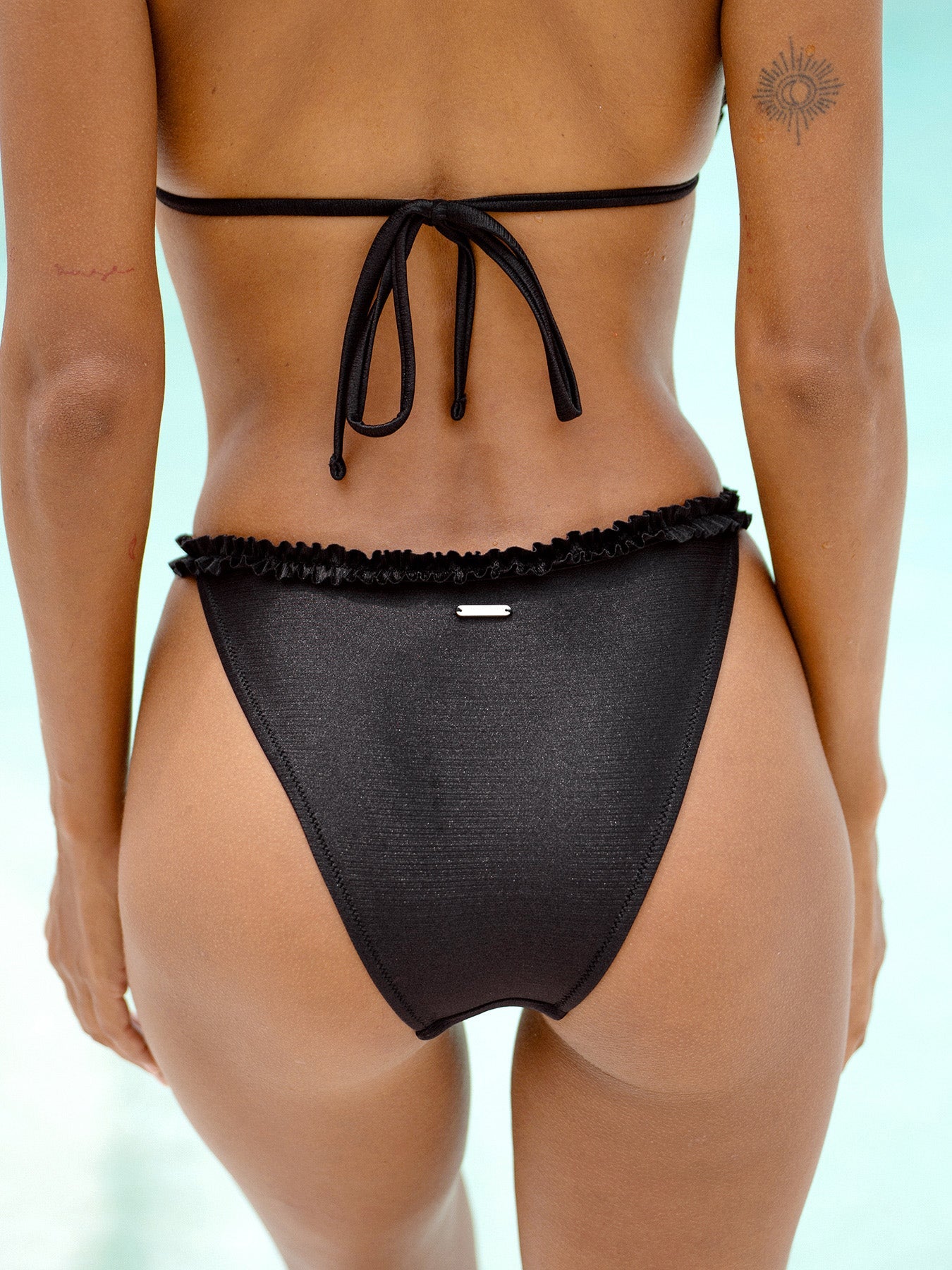 Şık Siyah Volanlı Bikini Altı - Yaz Plaj Modası