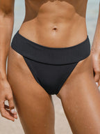 Şık Siyah Yüksek Bel Bikini Altı - Rahat ve Modern