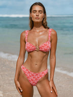 Premium Kırmızı Gül Desenli Bikini Üstü - Şıklık ve Konfor