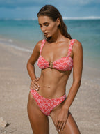 Premium Kırmızı Gül Desenli Bikini Üstü - Şıklık ve Konfor