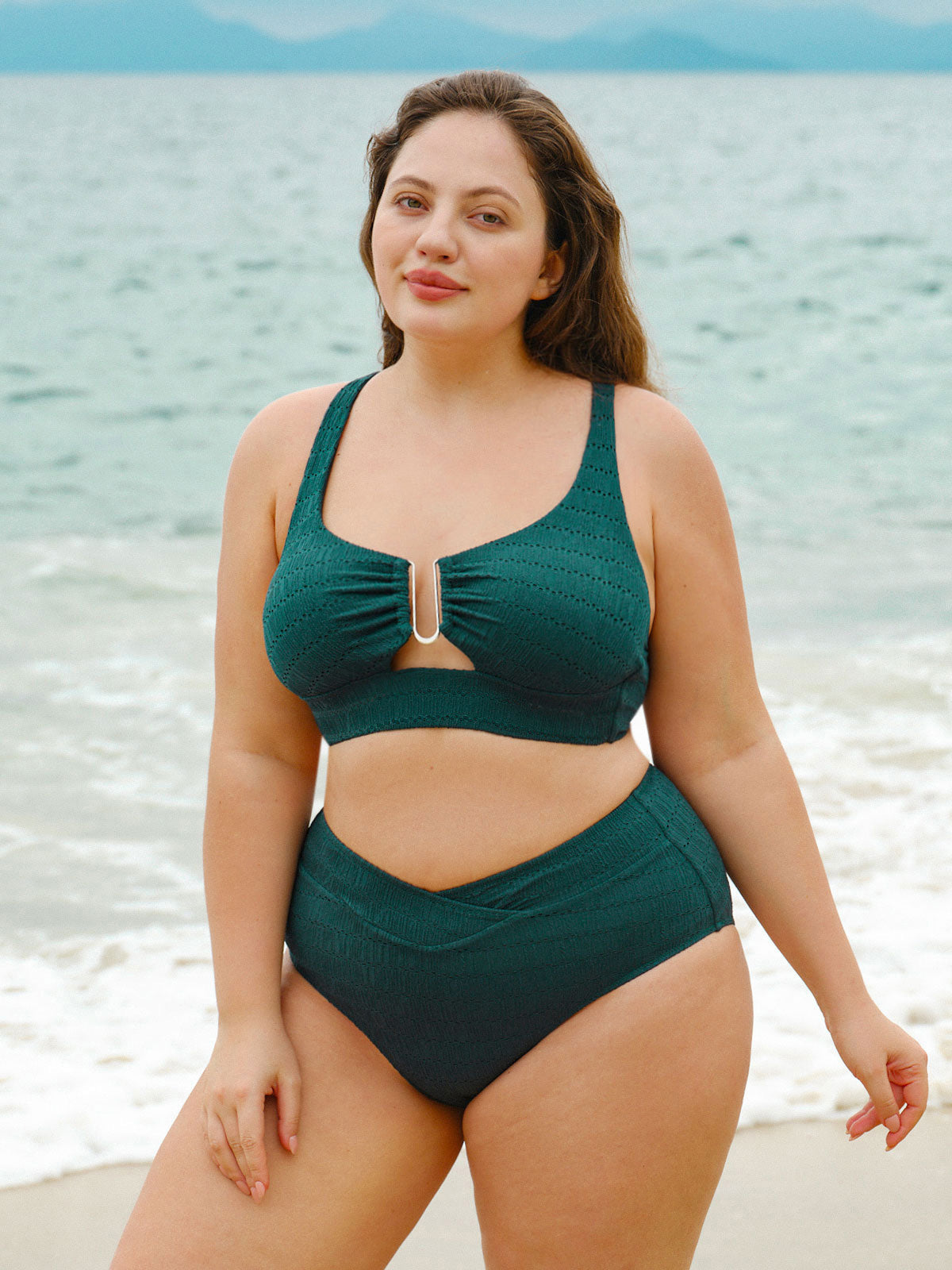 Koyu Yeşil Büyük Beden Bikini Üstü - Şık Kesik Detay