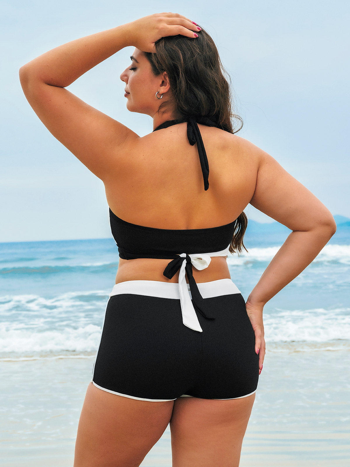 Şık Siyah-Beyaz Üçgen Büyük Beden Bikini Üstü