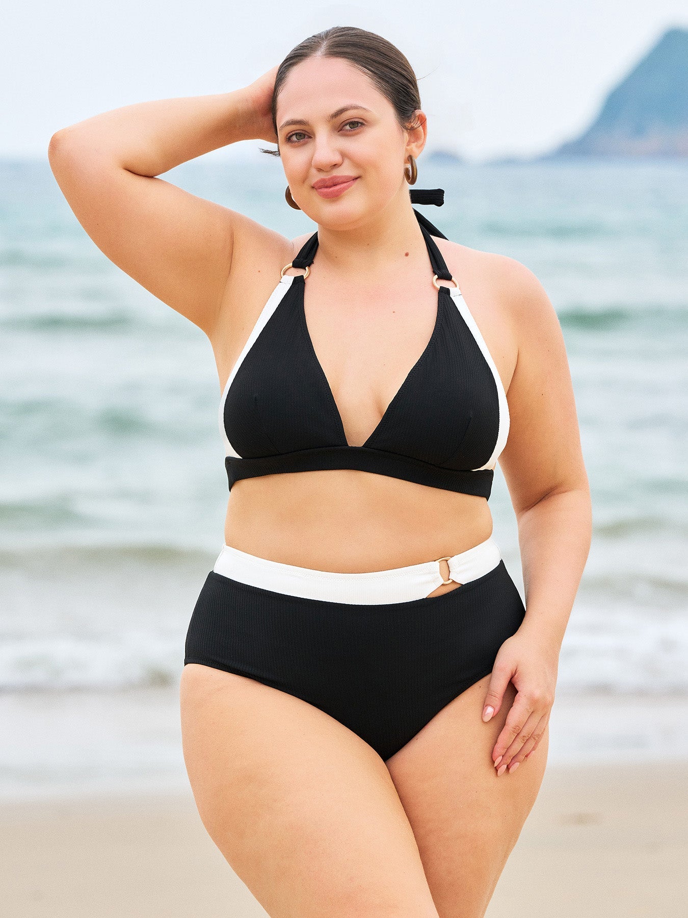 Şık Siyah Büyük Beden Askılı Bikini Üstü