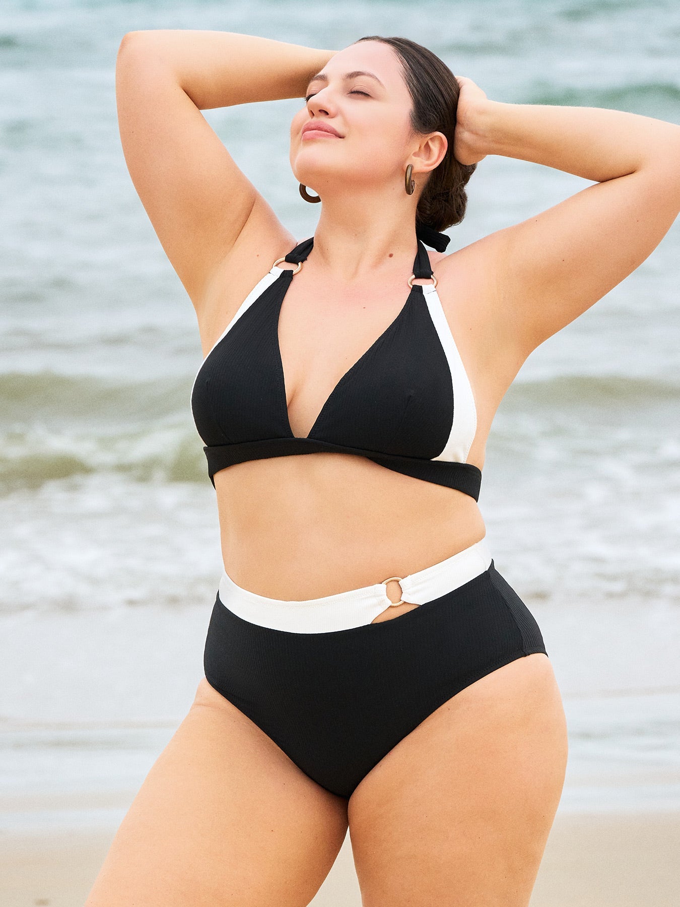 Şık Siyah Büyük Beden Askılı Bikini Üstü