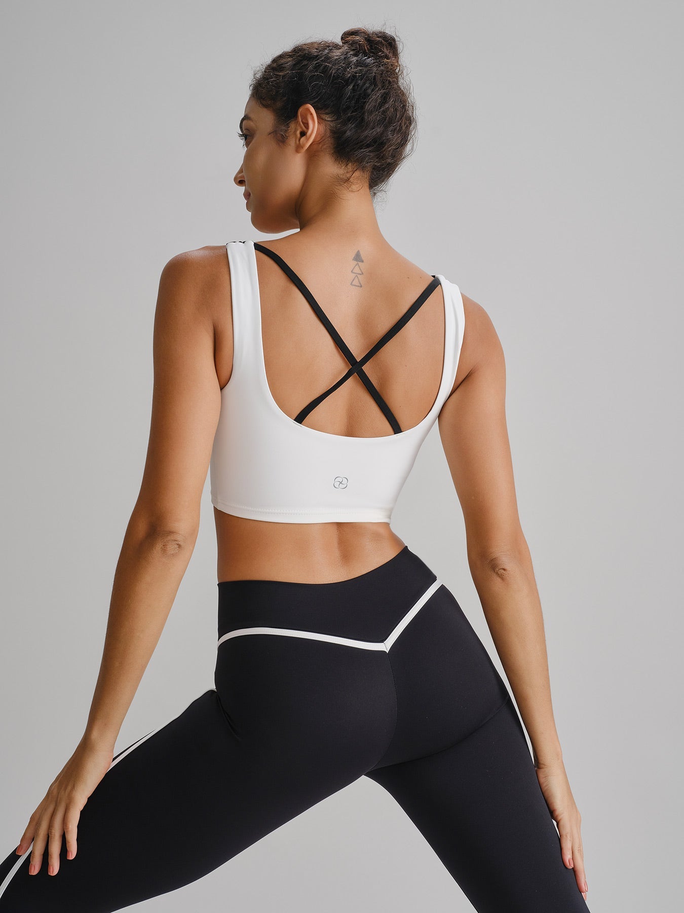 Premium Beyaz Kare Yaka Spor Sütyeni - Hafif Destekli
