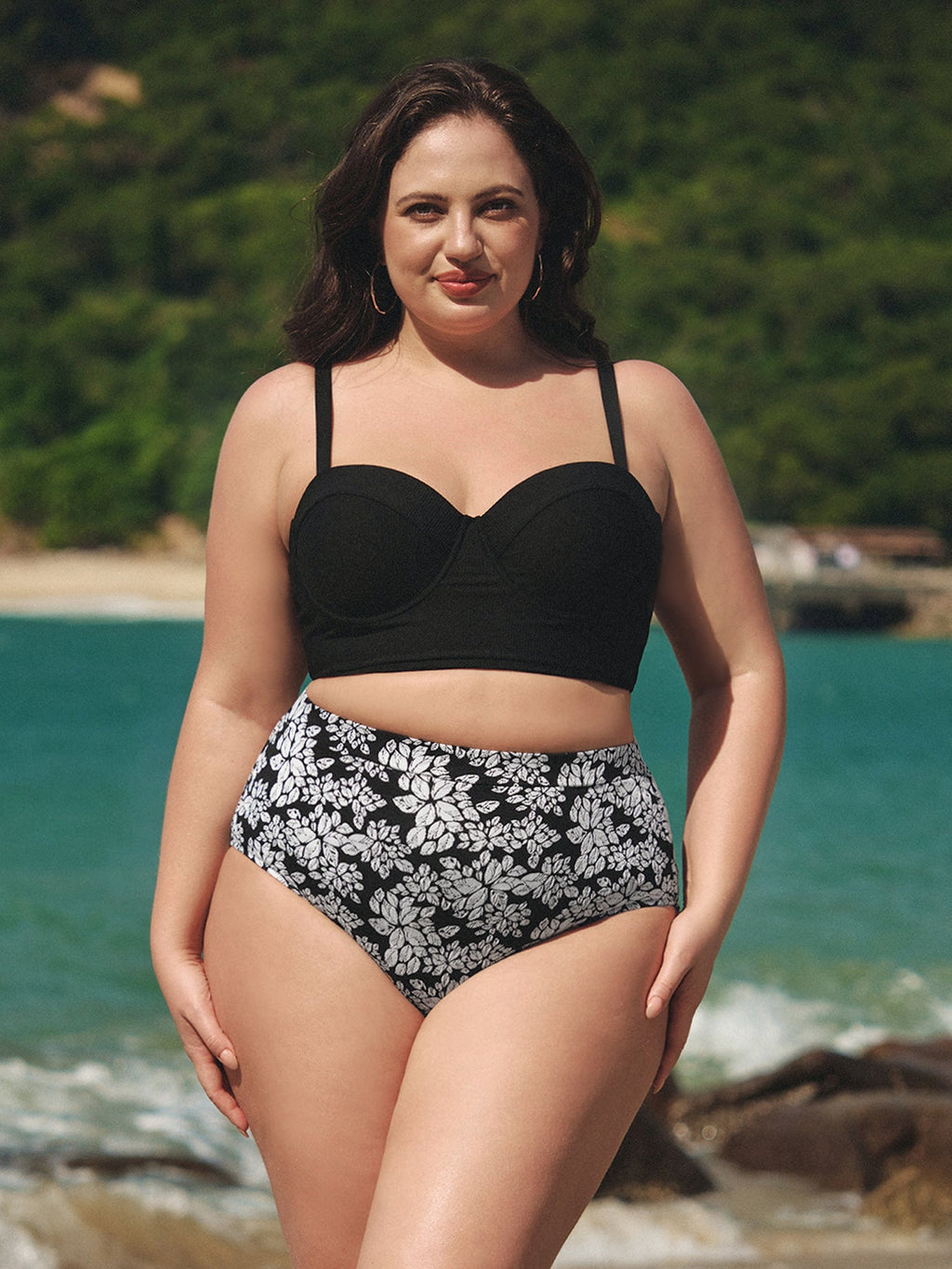 Şık Siyah Çiçekli Büyük Beden Bikini Altı - Rahat ve Modern