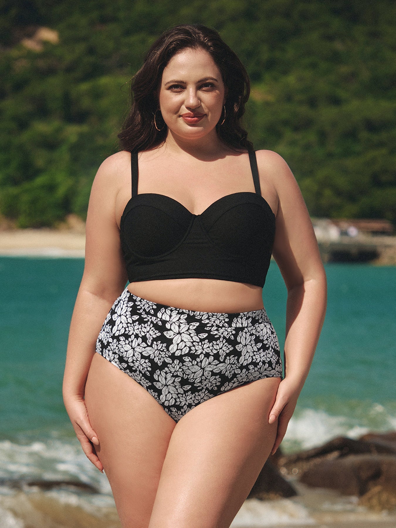 Şık Siyah Çiçekli Büyük Beden Bikini Altı - Rahat ve Modern