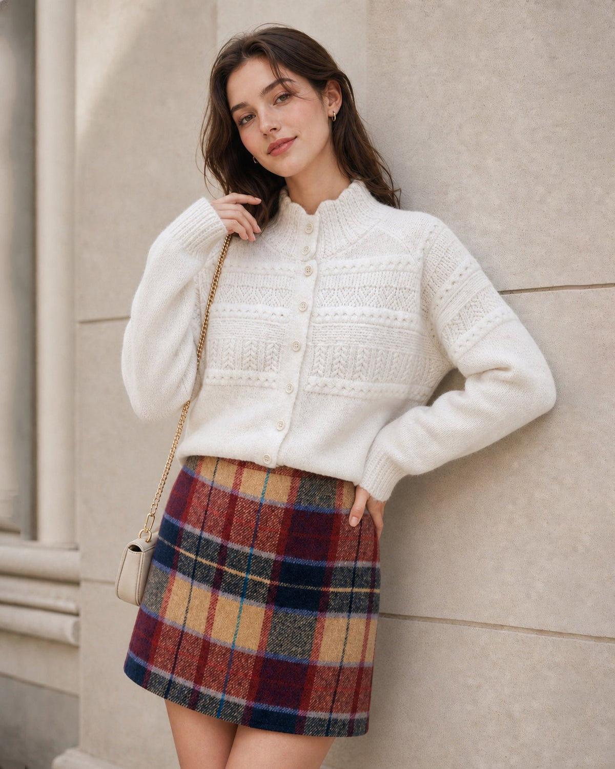 Off White Kaplumbağa Yaka Kesik Düğmeli Triko Hırka