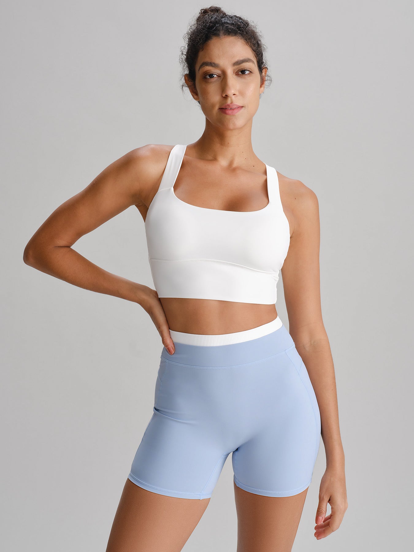Premium Beyaz Twist X-Cross Spor Sütyeni - Konfor ve Destek