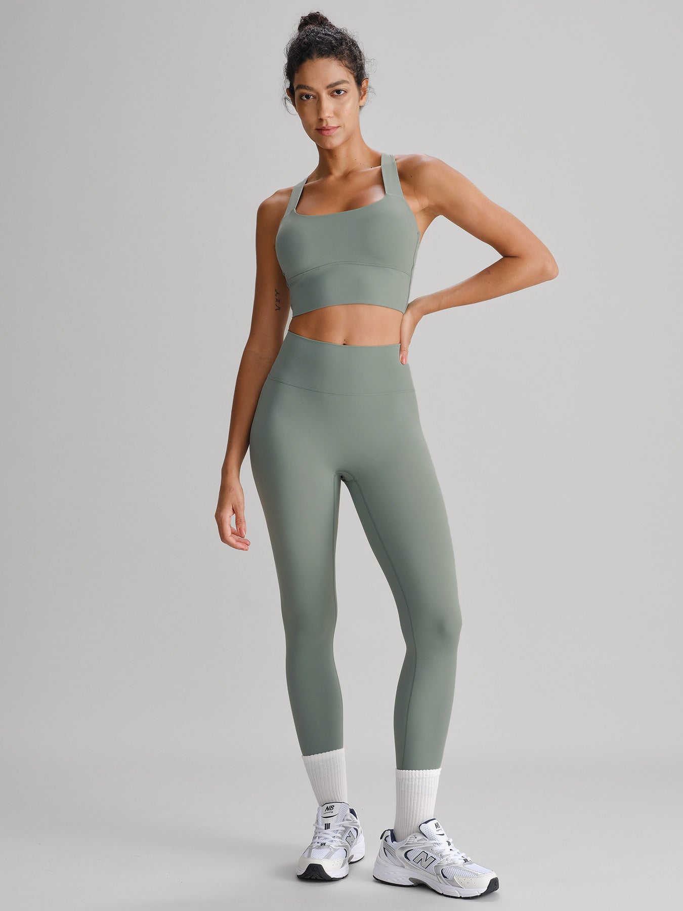 Yeşil Twist X-Cross Spor Sütyeni - Konforlu Hafif Destek