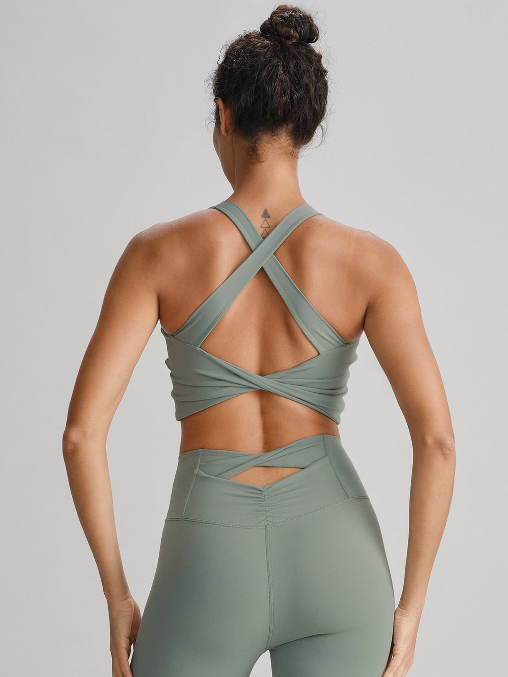Yeşil Twist X-Cross Spor Sütyeni - Konforlu Hafif Destek