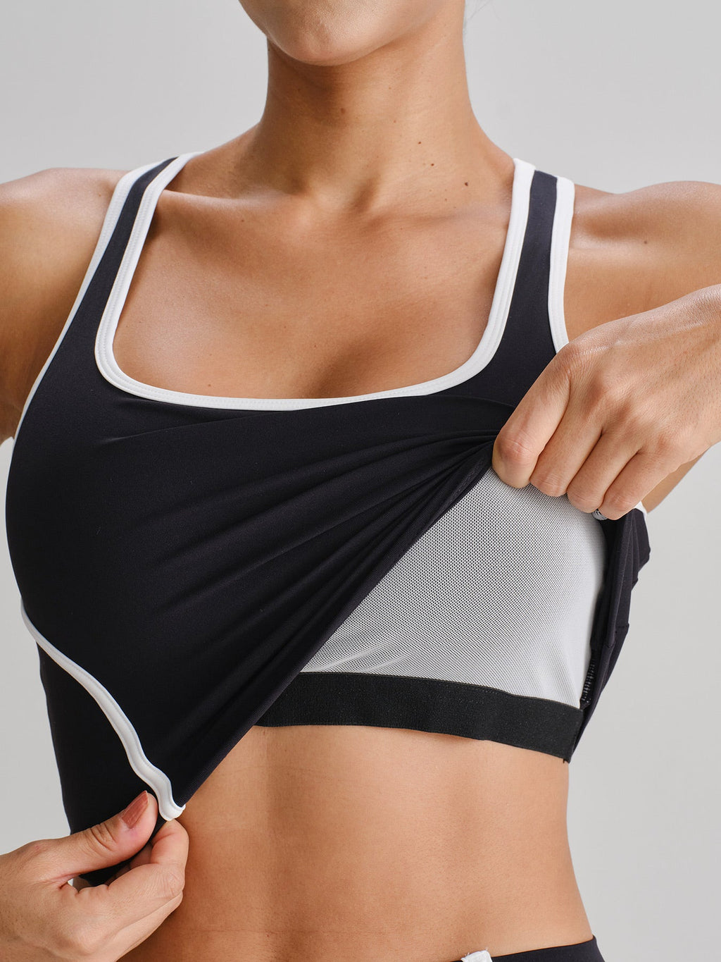 Yüksek Performanslı Siyah Kontrast Dikişli Spor Atlet