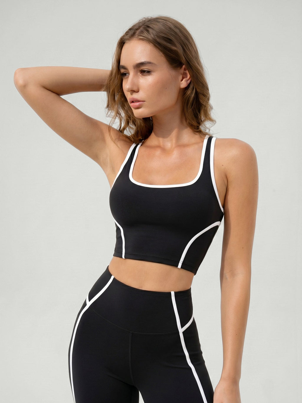 Yüksek Performanslı Siyah Kontrast Dikişli Spor Atlet
